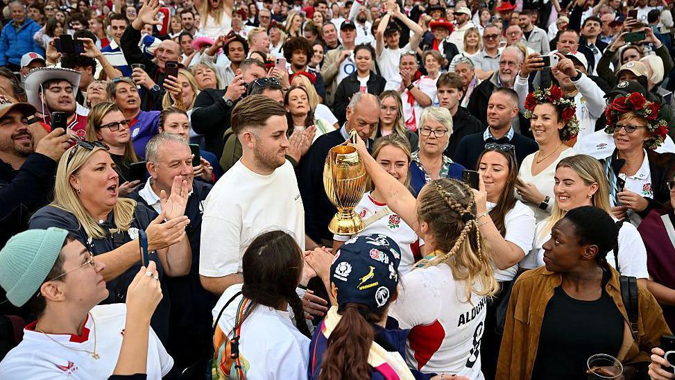 Zoe Aldcroft brings the World Cup into the crowd